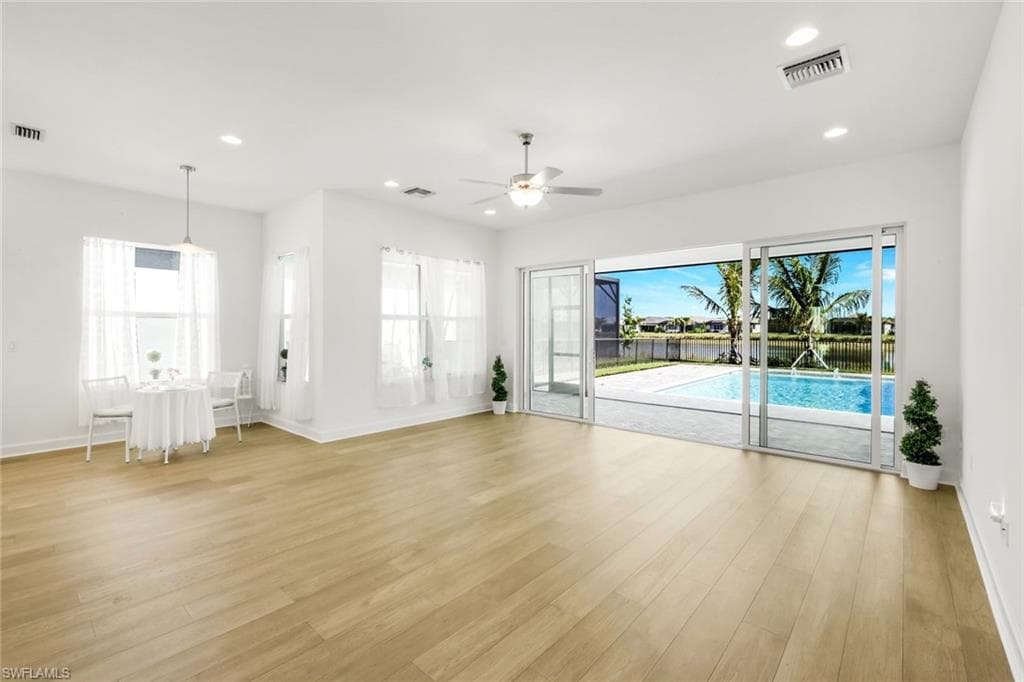 12243 Lotus AVE-11