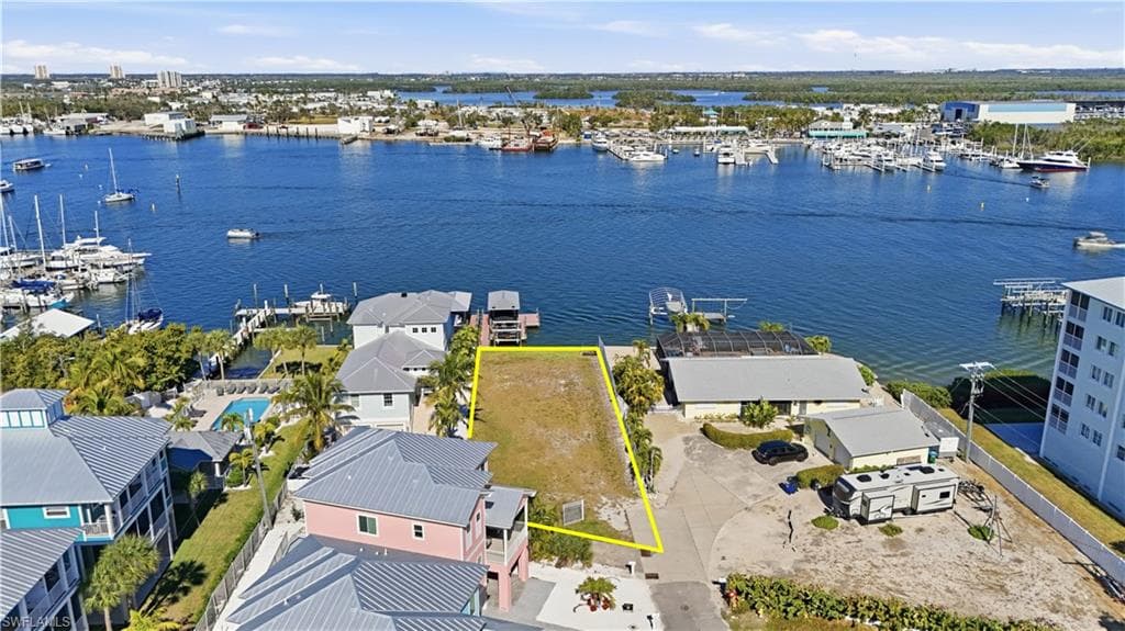 327 Fairweather LN-5