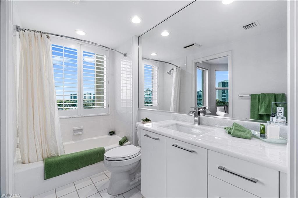 435 Dockside DR B702-24