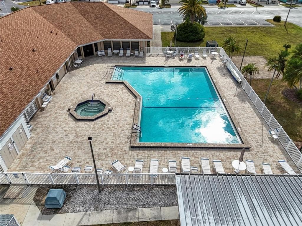 211 Sojourn DR-25
