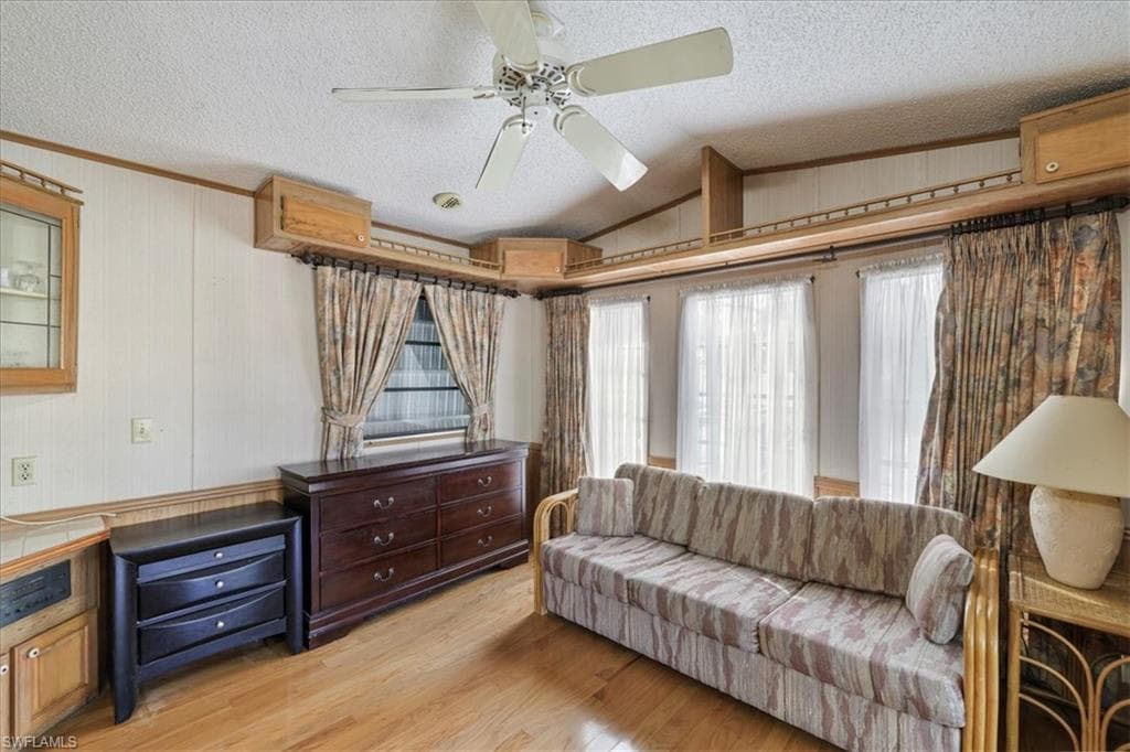 211 Sojourn DR-6