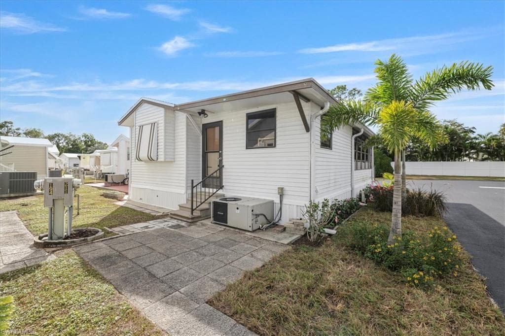 211 Sojourn DR-16