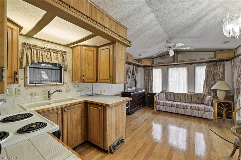 211 Sojourn DR-12