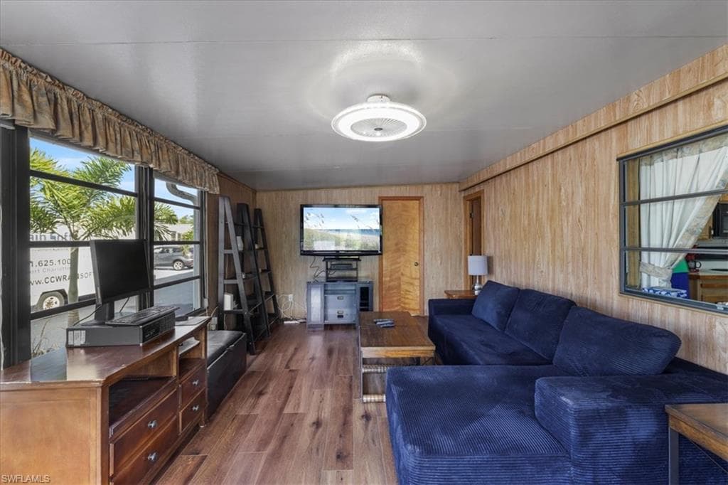 211 Sojourn DR-3