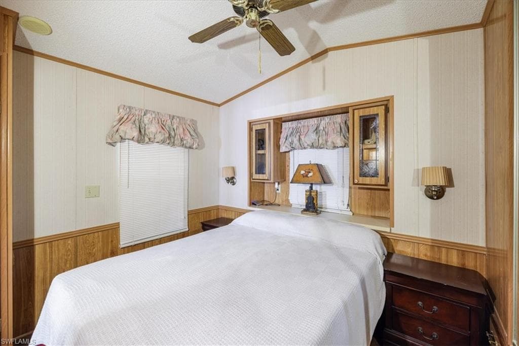 211 Sojourn DR-14