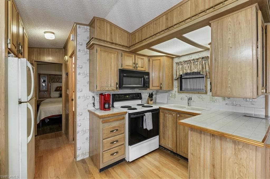 211 Sojourn DR-11