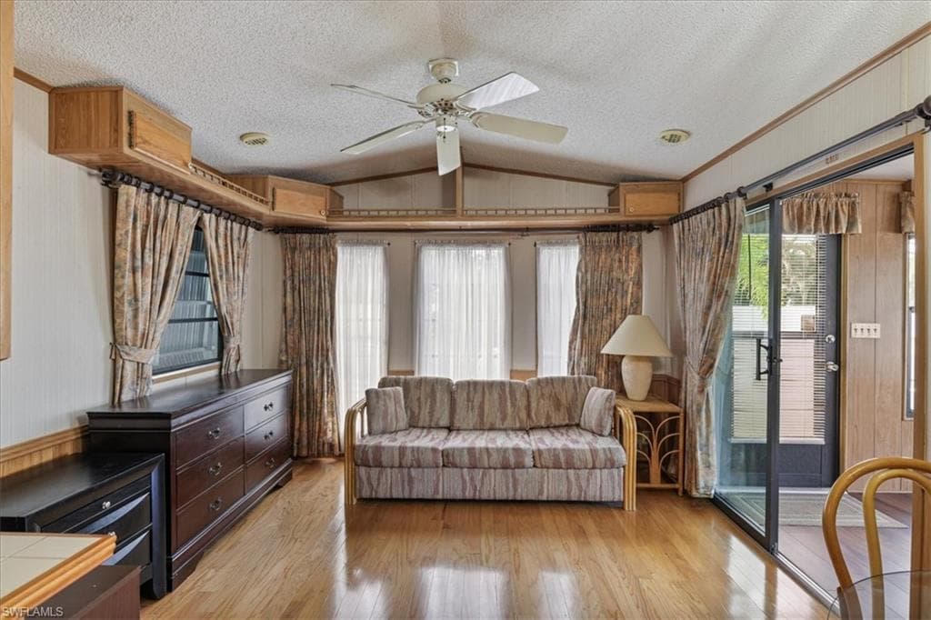 211 Sojourn DR-8