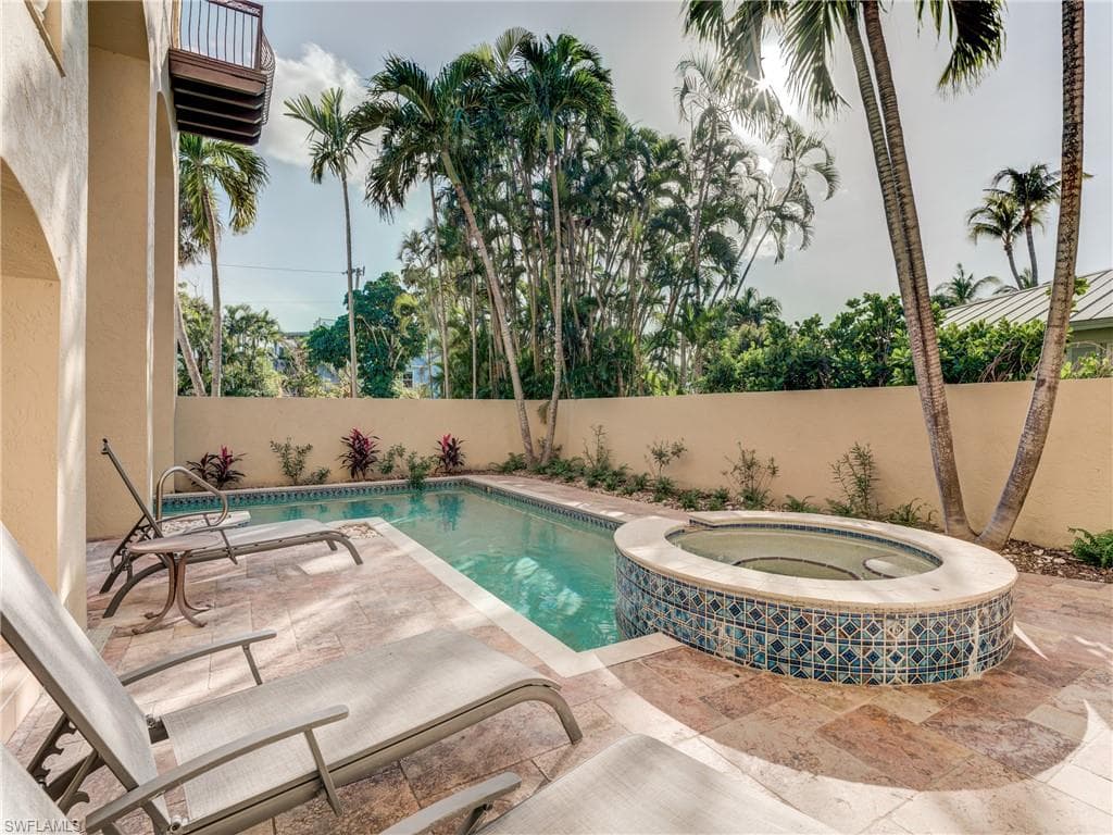 15160 Captiva DR-36