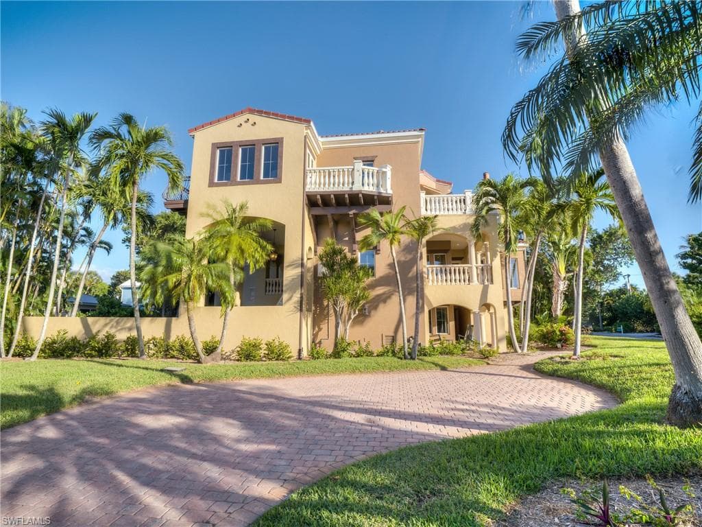 15160 Captiva DR-40