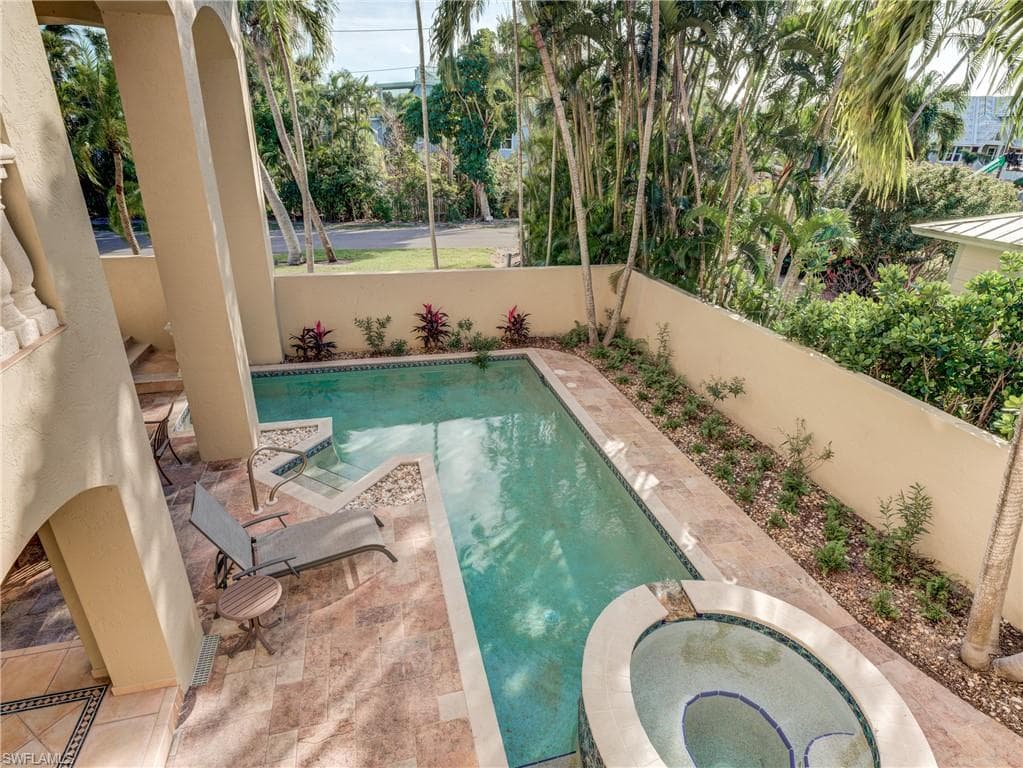 15160 Captiva DR-35