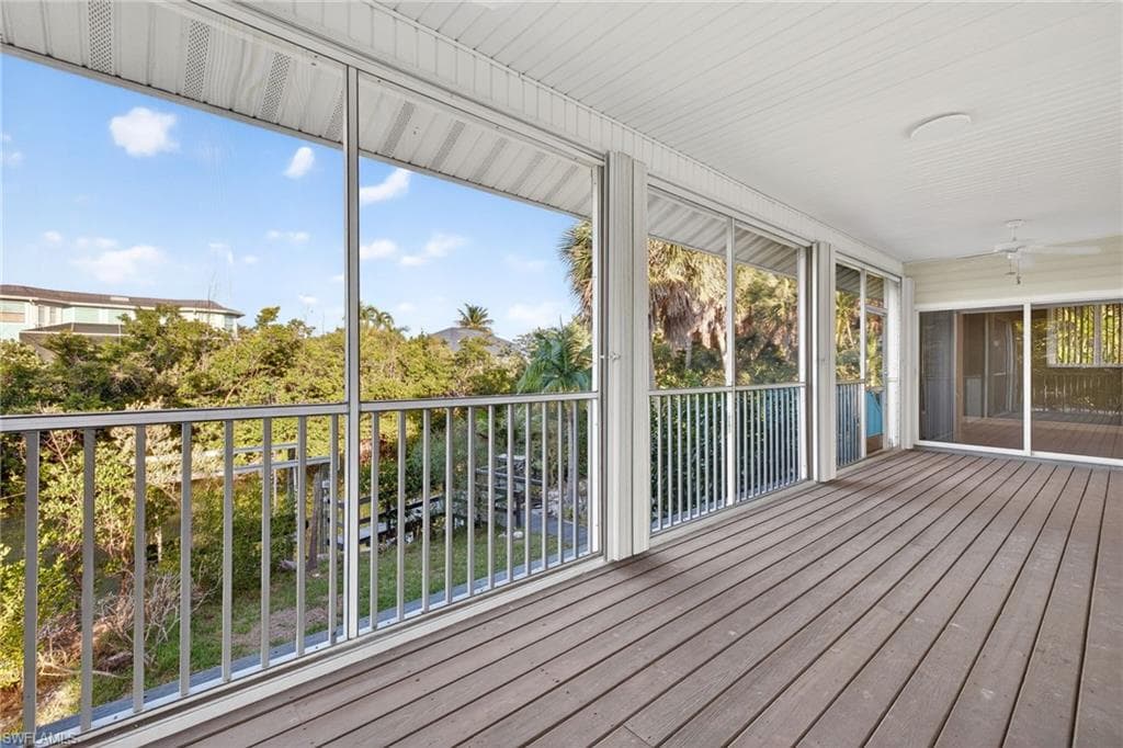 6476 Pine AVE-27