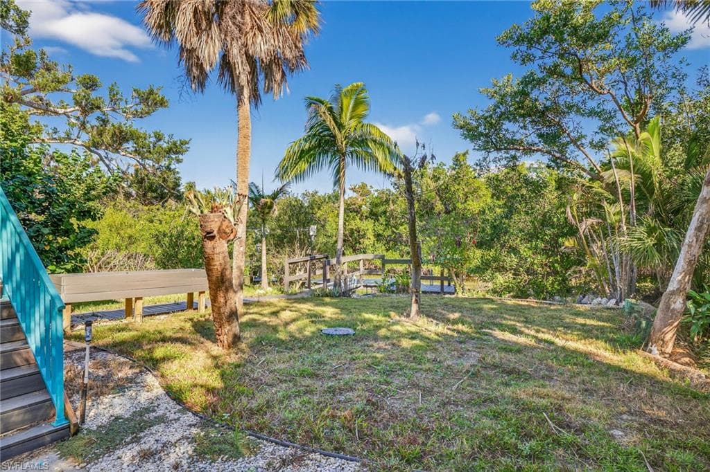 6476 Pine AVE-12