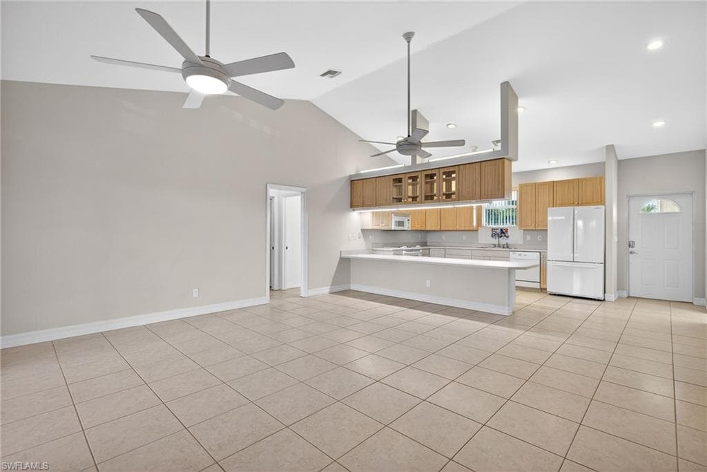 6476 Pine AVE-30