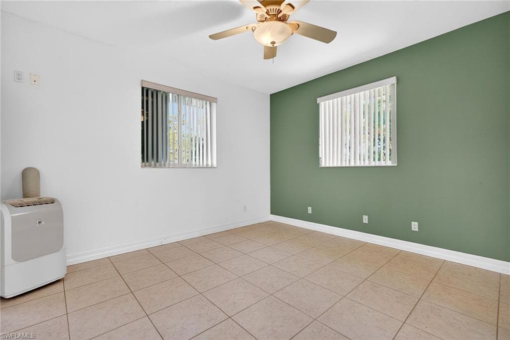 6476 Pine AVE-38