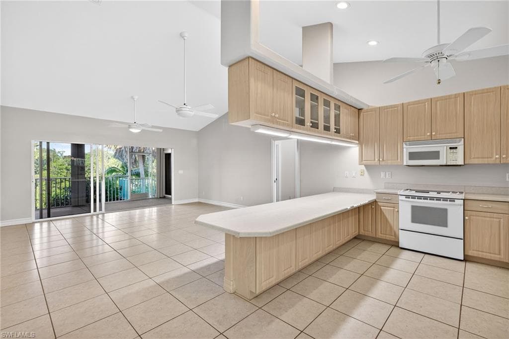 6476 Pine AVE-33