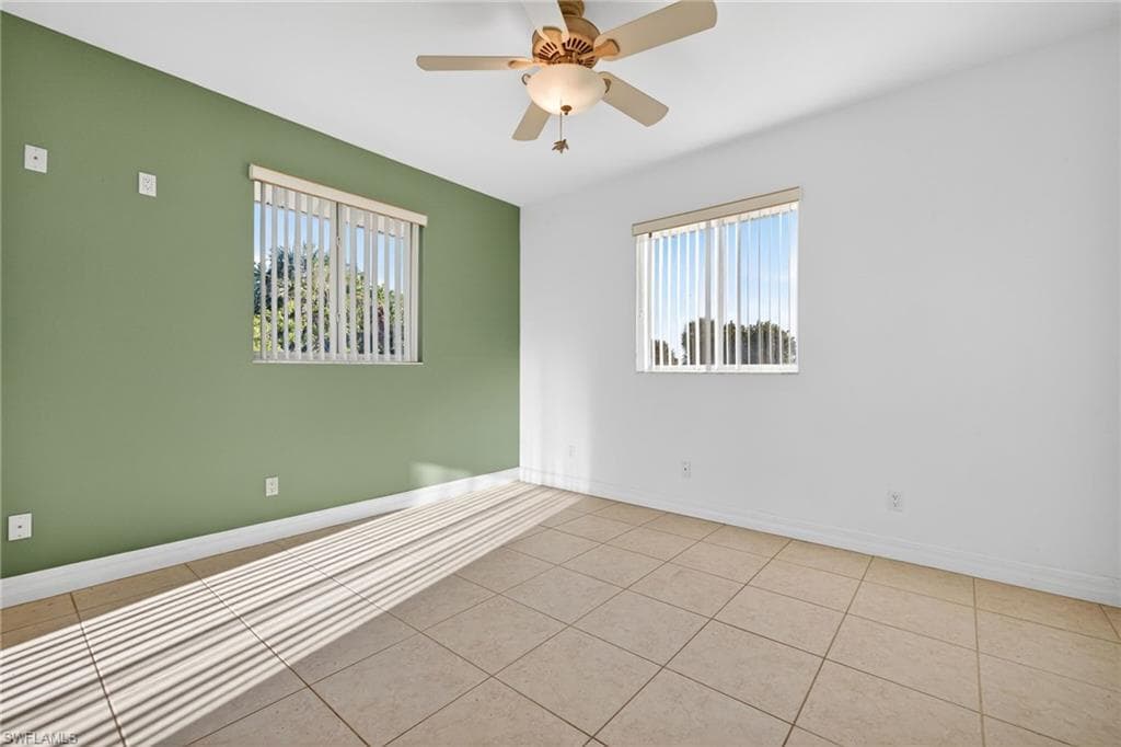 6476 Pine AVE-41