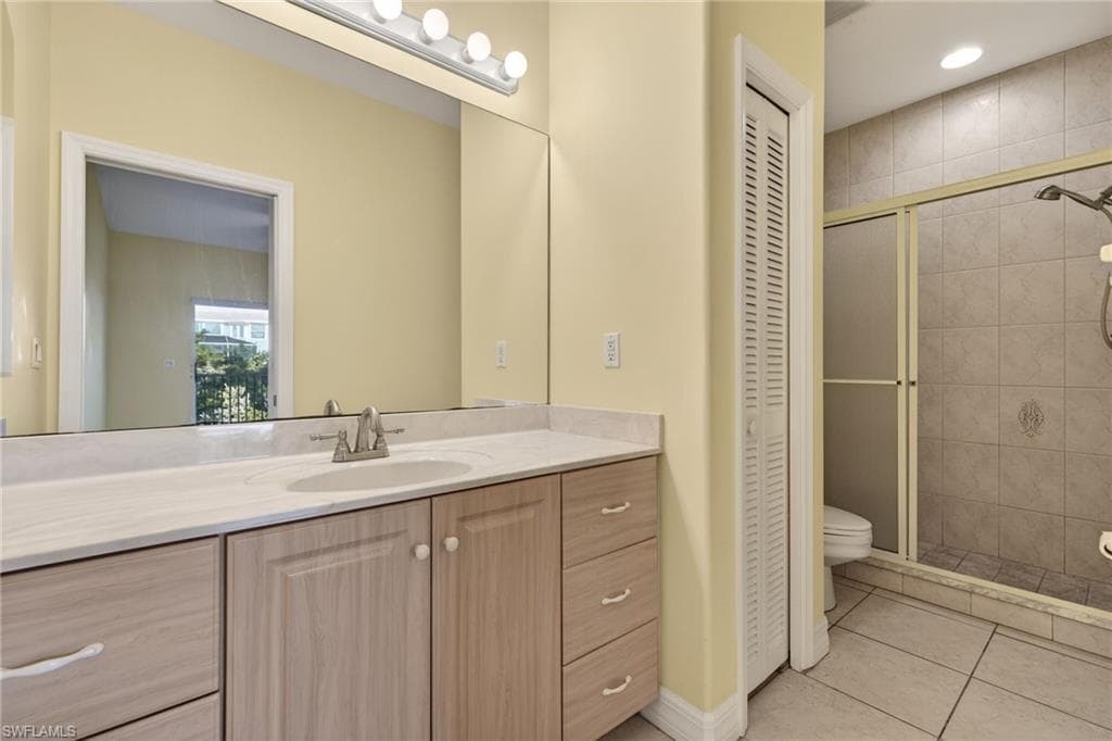 6476 Pine AVE-37