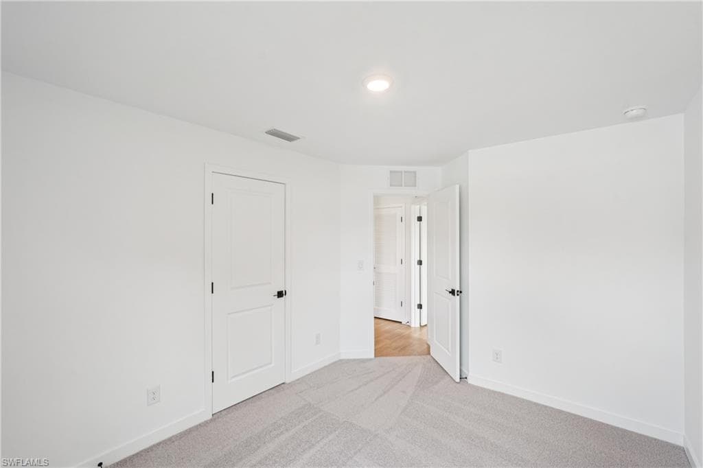 144 Blackstone DR-27