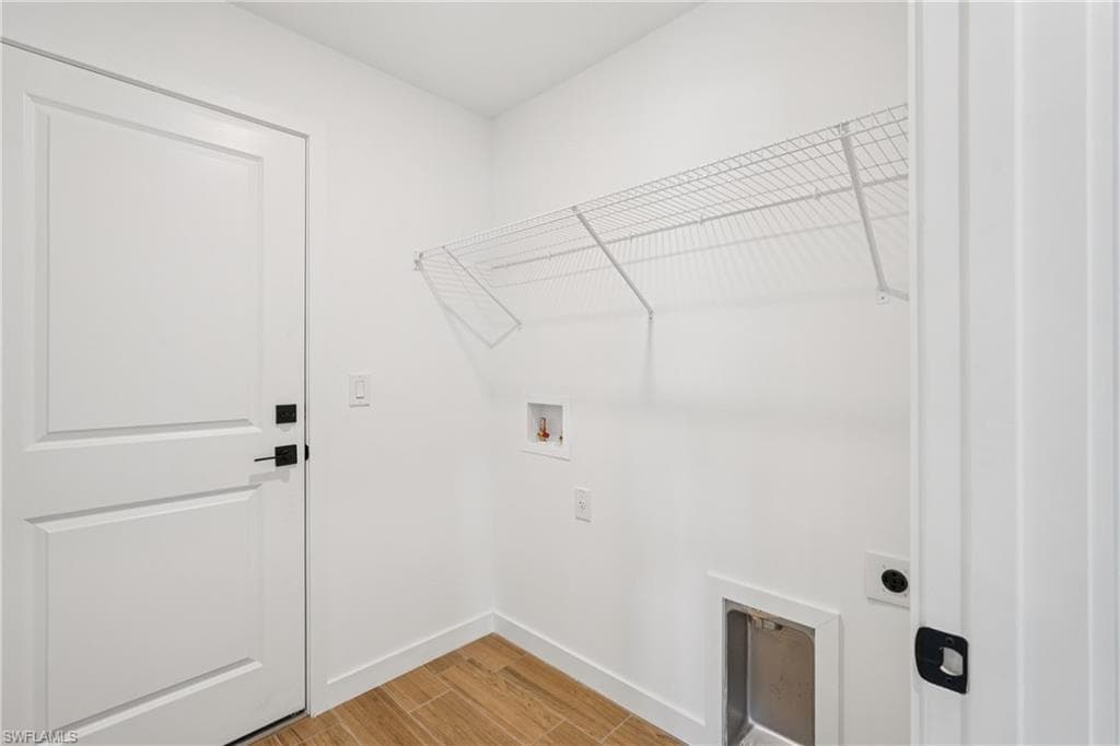 144 Blackstone DR-28