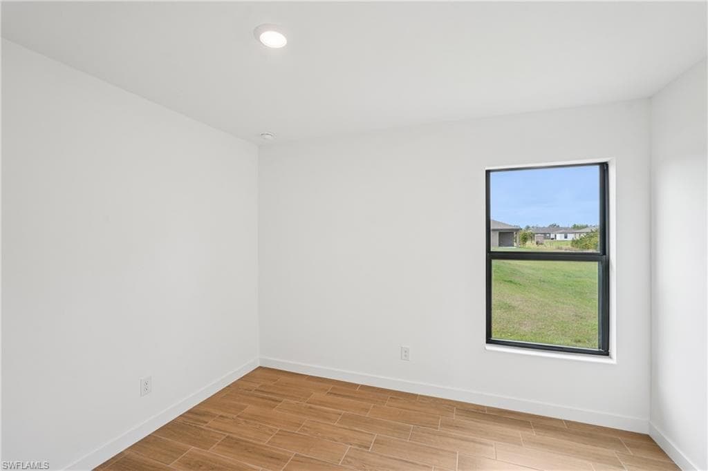 144 Blackstone DR-24