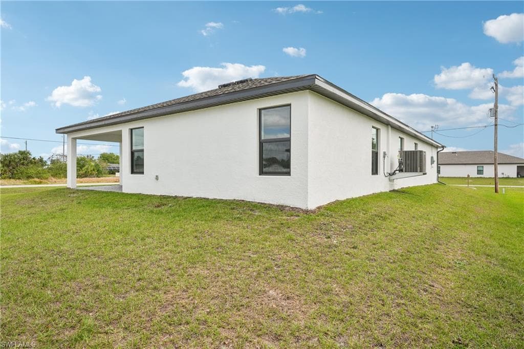 144 Blackstone DR-35