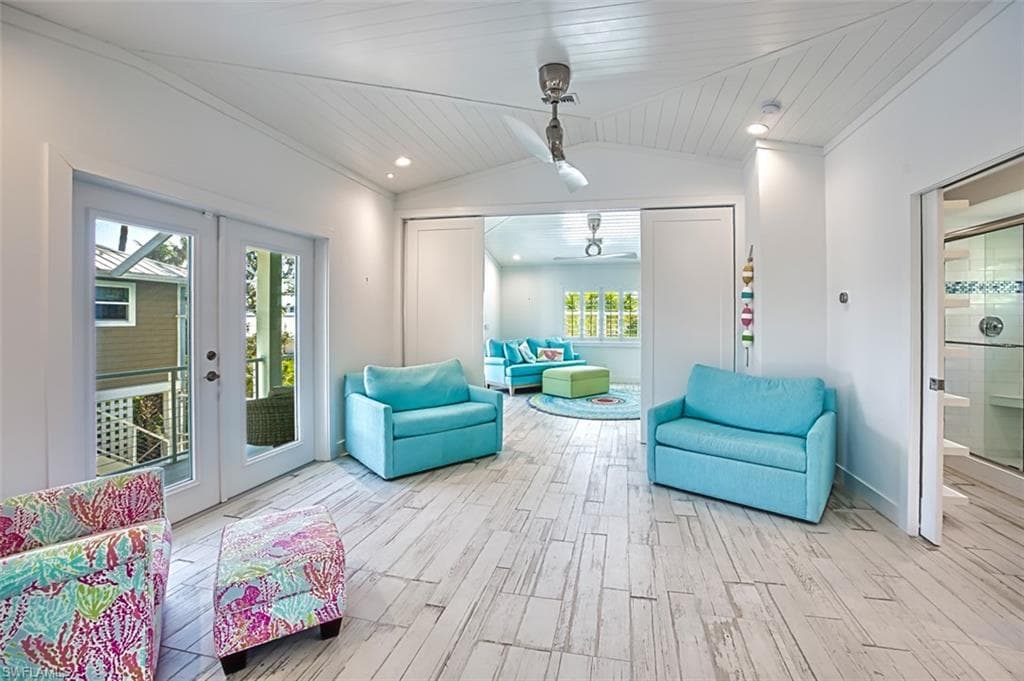 1233 Middle Gulf DR-32