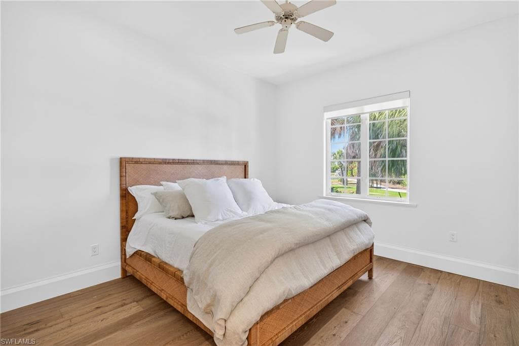 9008 Mockingbird DR-23