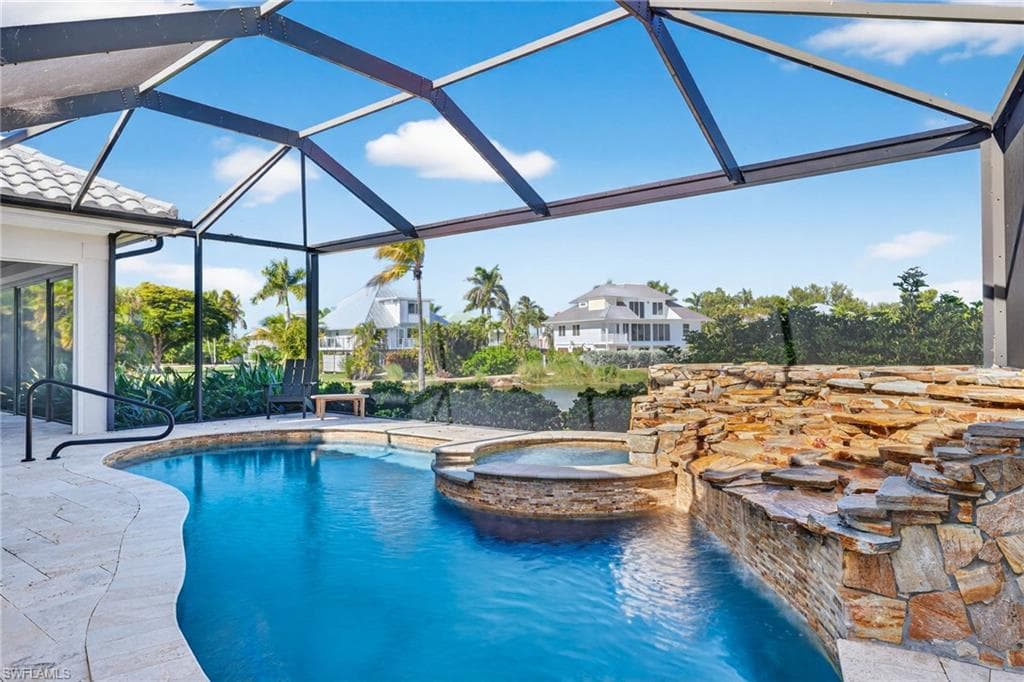 9008 Mockingbird DR-28