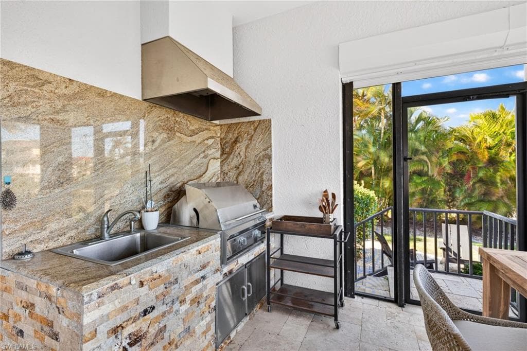 9008 Mockingbird DR-33