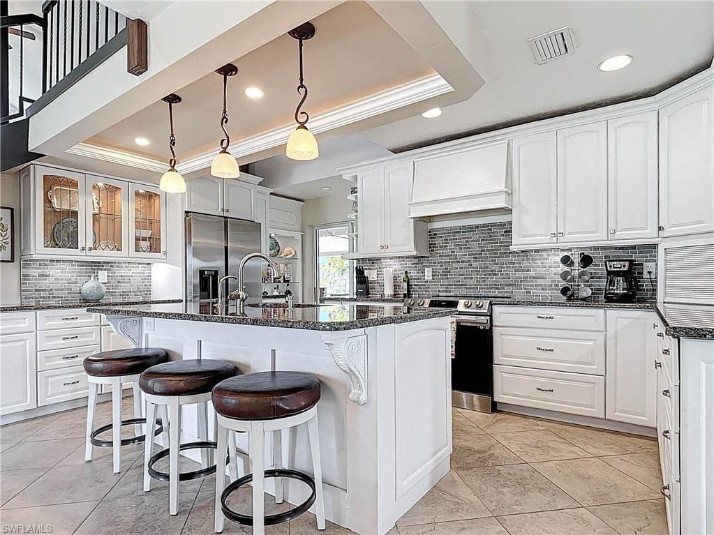 11481 Rebecca CIR-6