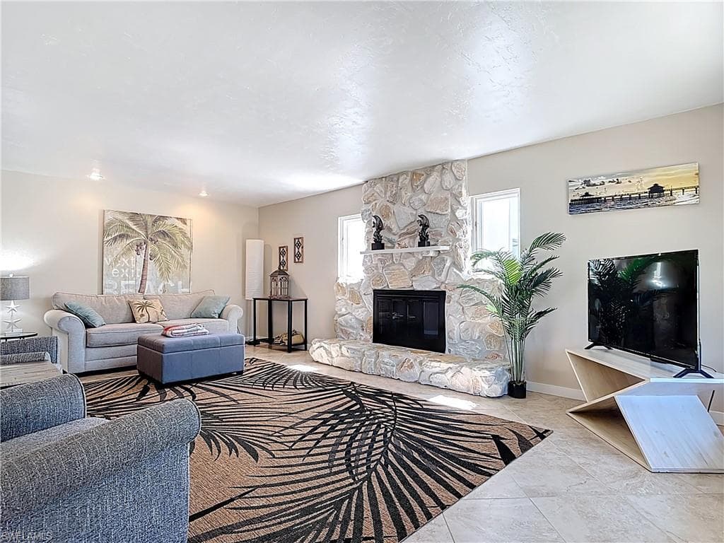 11481 Rebecca CIR-15