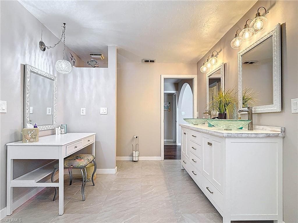 11481 Rebecca CIR-25