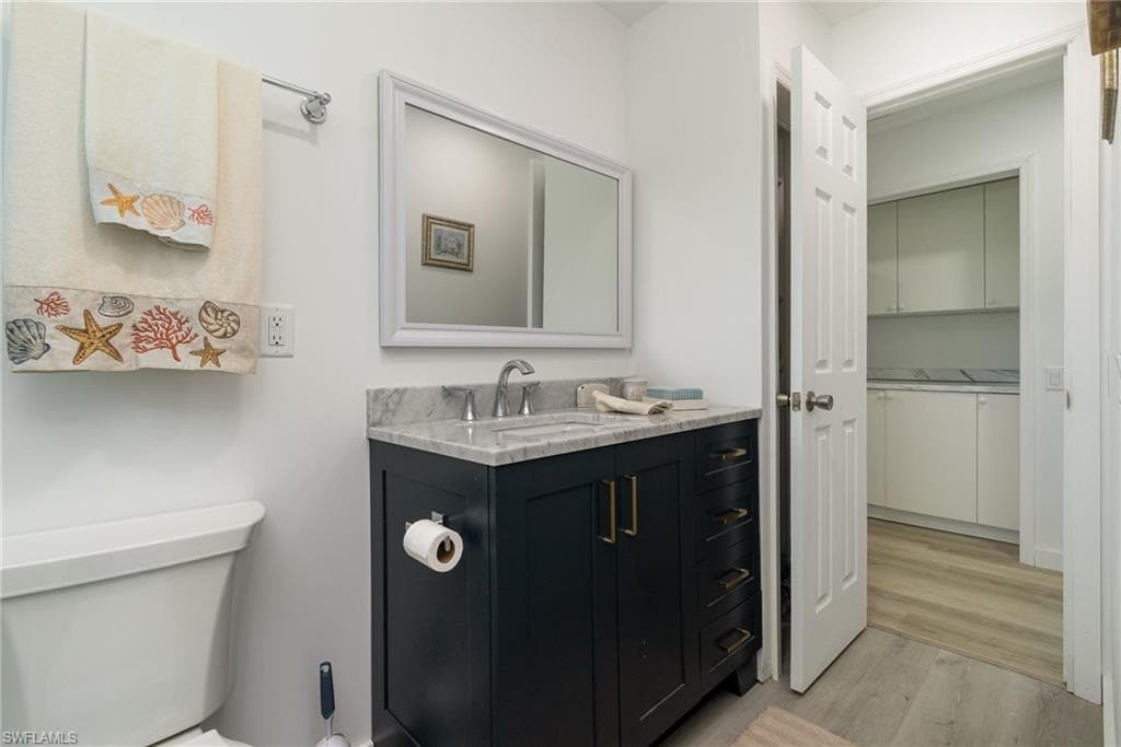240 Driftwood LN-22