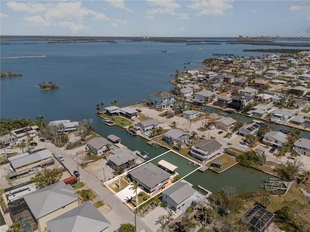 240 Driftwood LN-3
