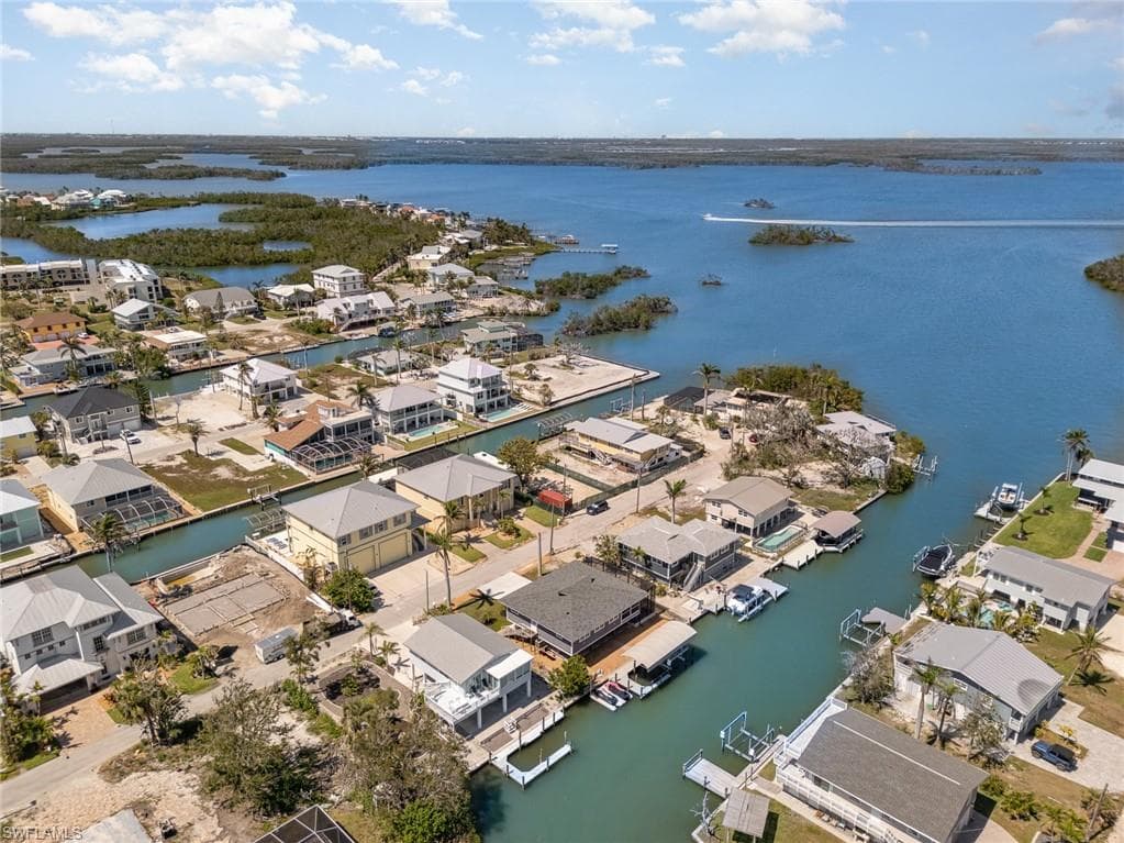 240 Driftwood LN-32