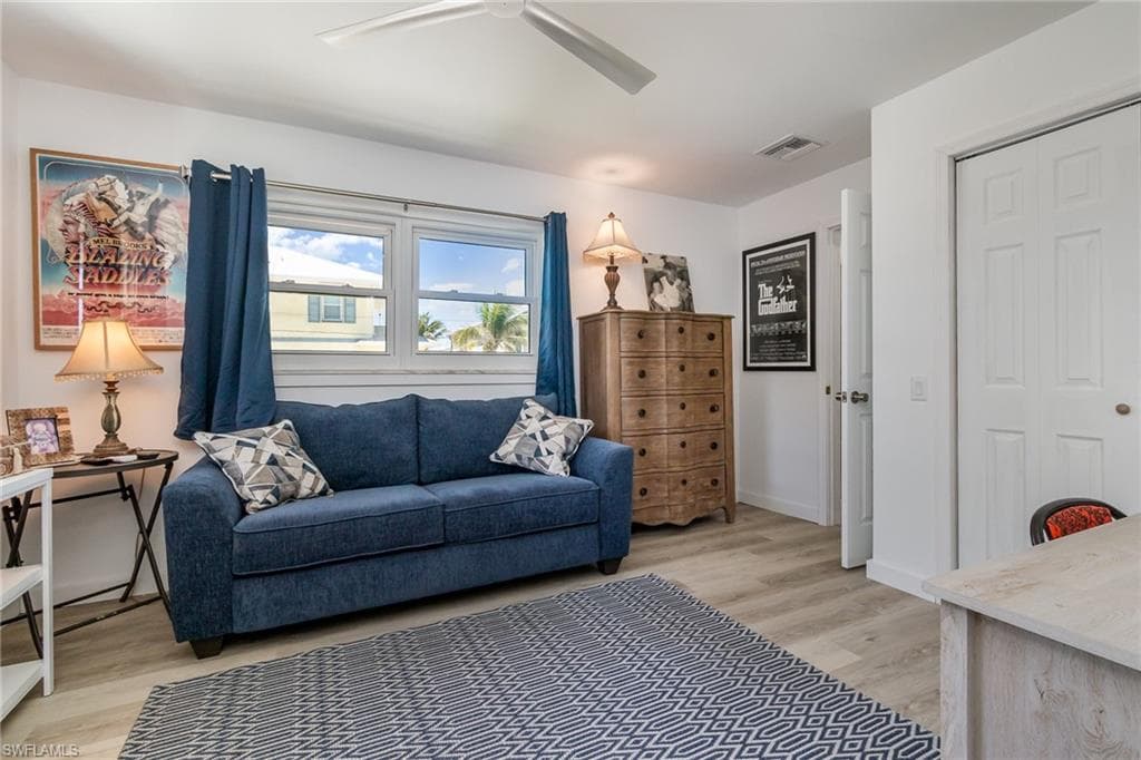240 Driftwood LN-20