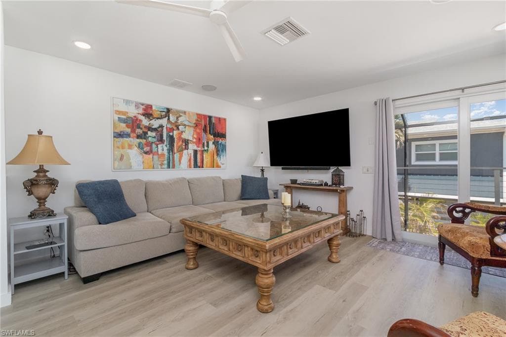 240 Driftwood LN-9