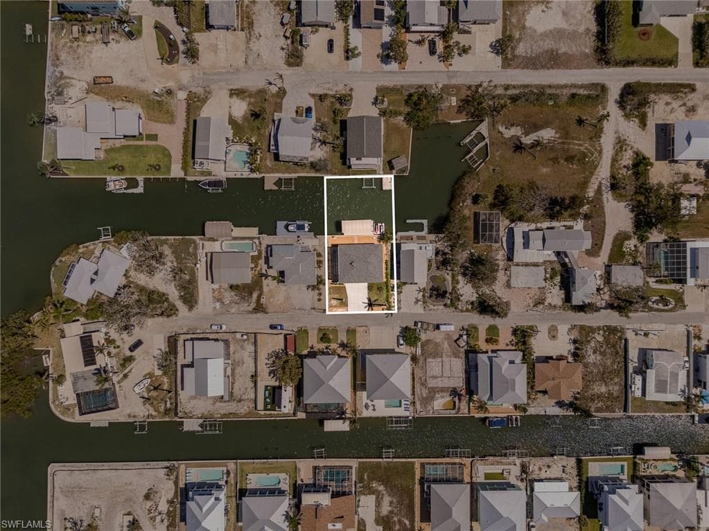 240 Driftwood LN-30