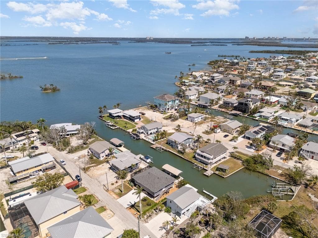 240 Driftwood LN-34