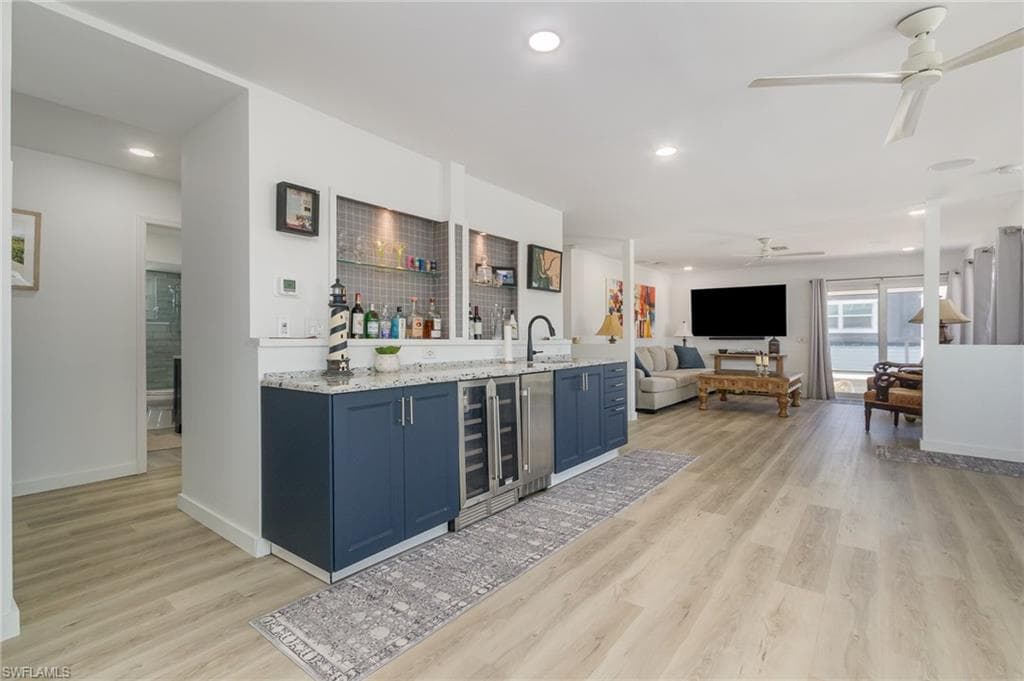240 Driftwood LN-14