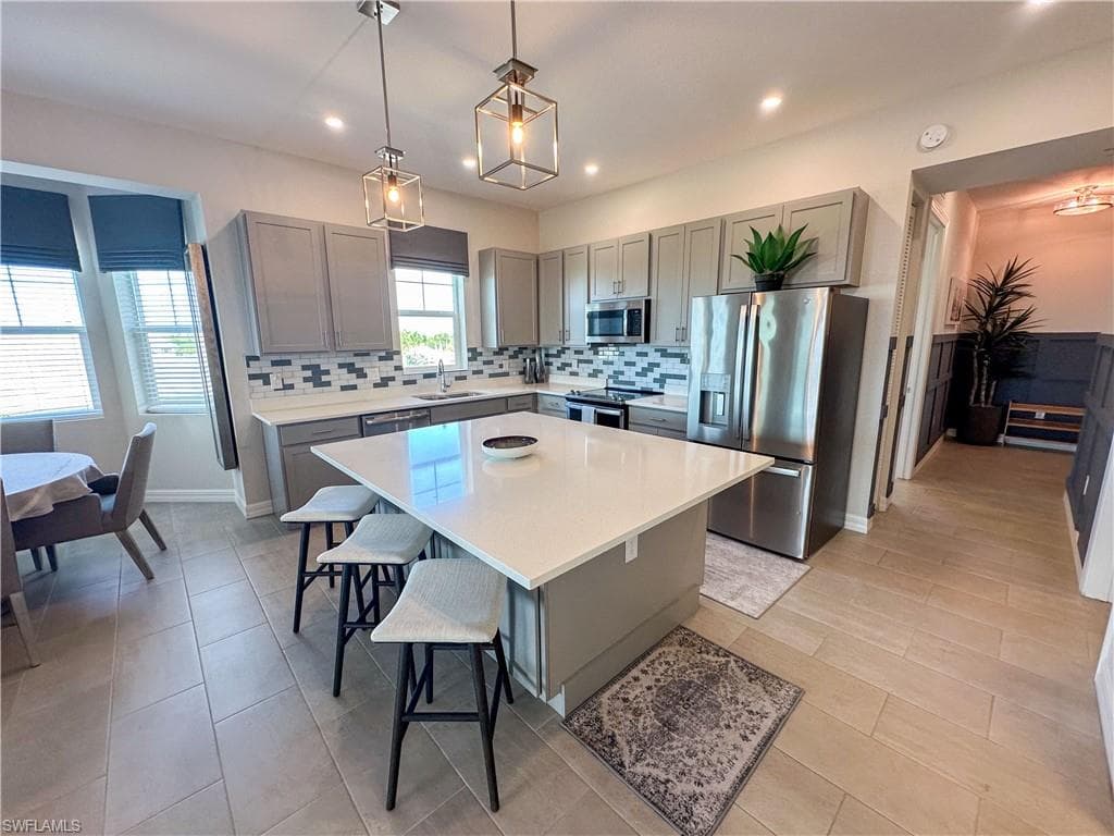 163 Indies DR E 206-6