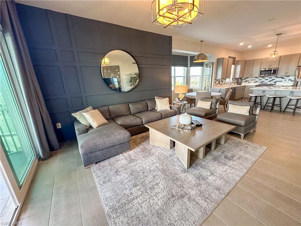 163 Indies DR E 206-13