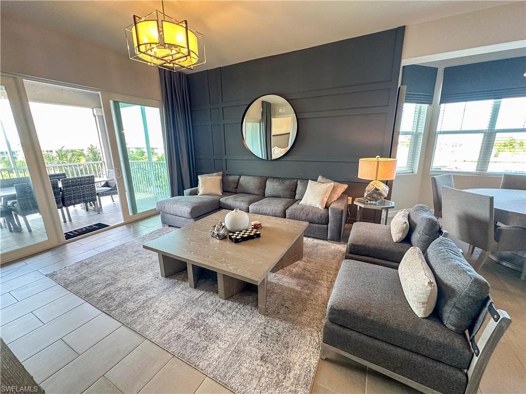 163 Indies DR E 206-12