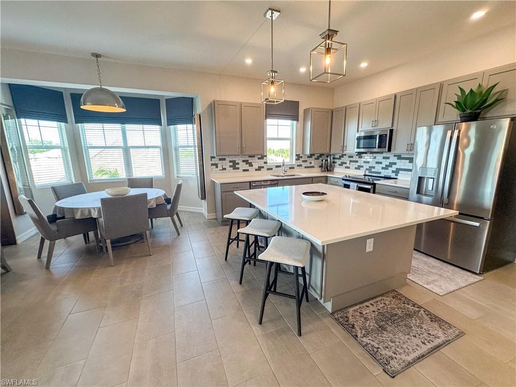 163 Indies DR E 206-7