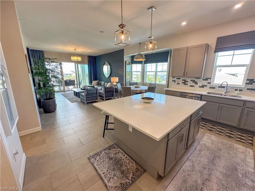 163 Indies DR E 206-3