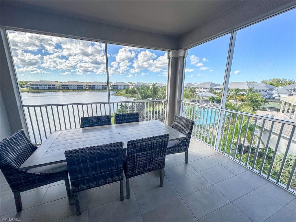 163 Indies DR E 206-1