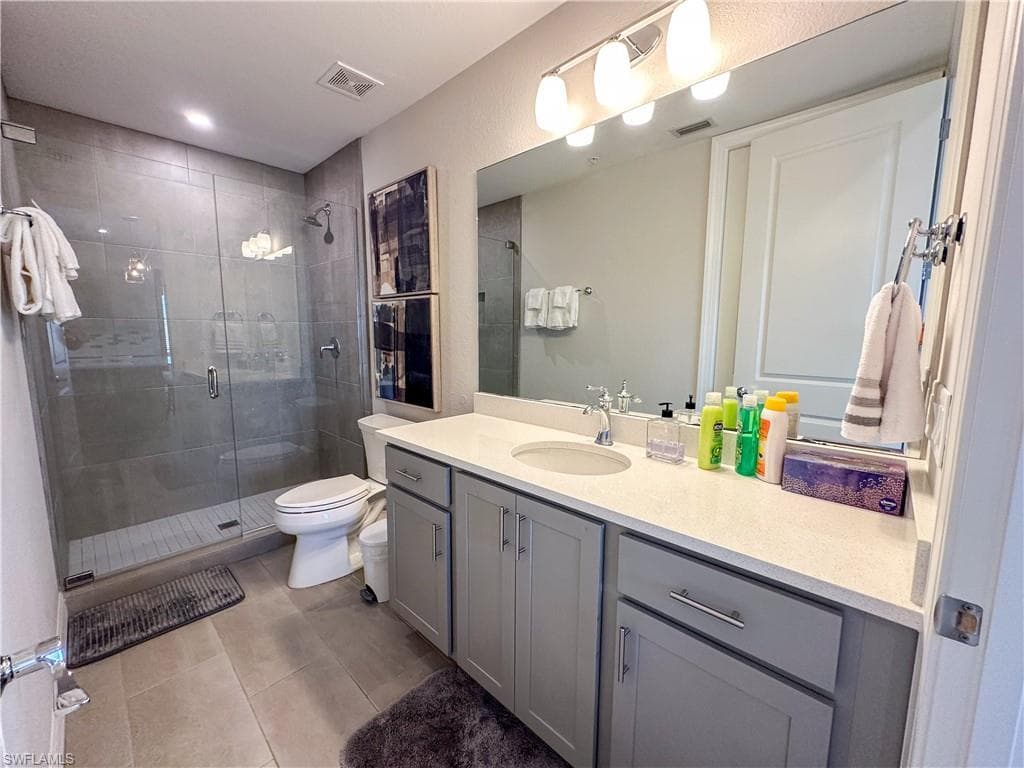 163 Indies DR E 206-28