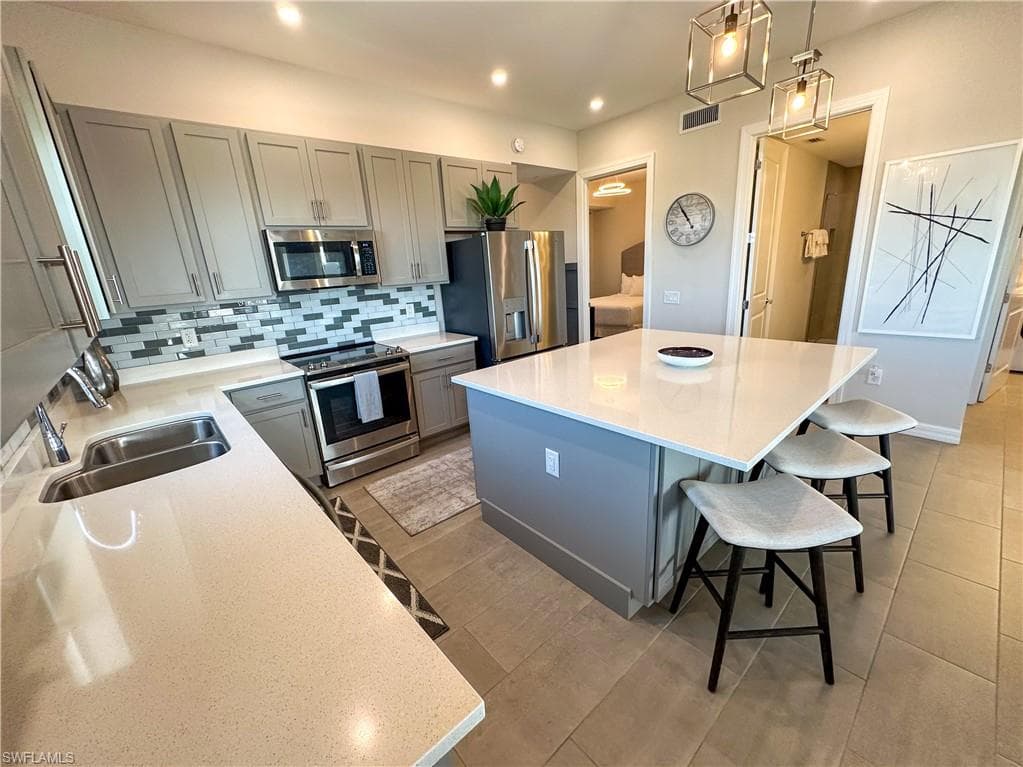 163 Indies DR E 206-5