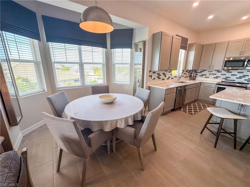 163 Indies DR E 206-9