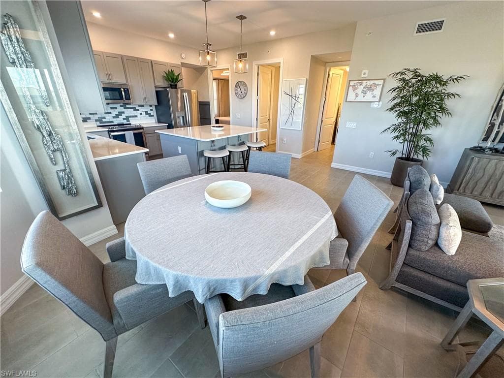 163 Indies DR E 206-10